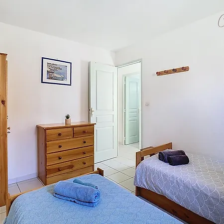 Casa de Férias Maison Rayon Du Soleil Dans Privee Avec Piscine *